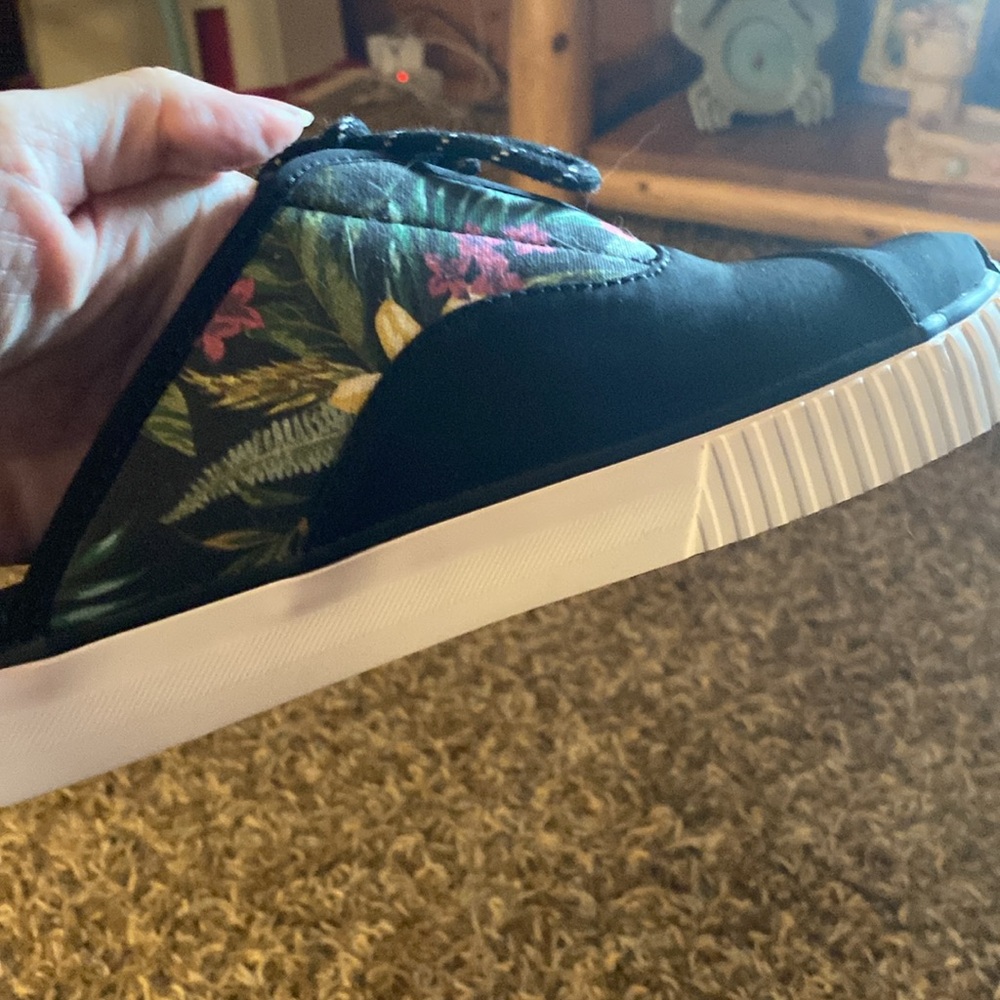 TOMS Black Sneakers with Holographic Accents - Picture 3 of 4